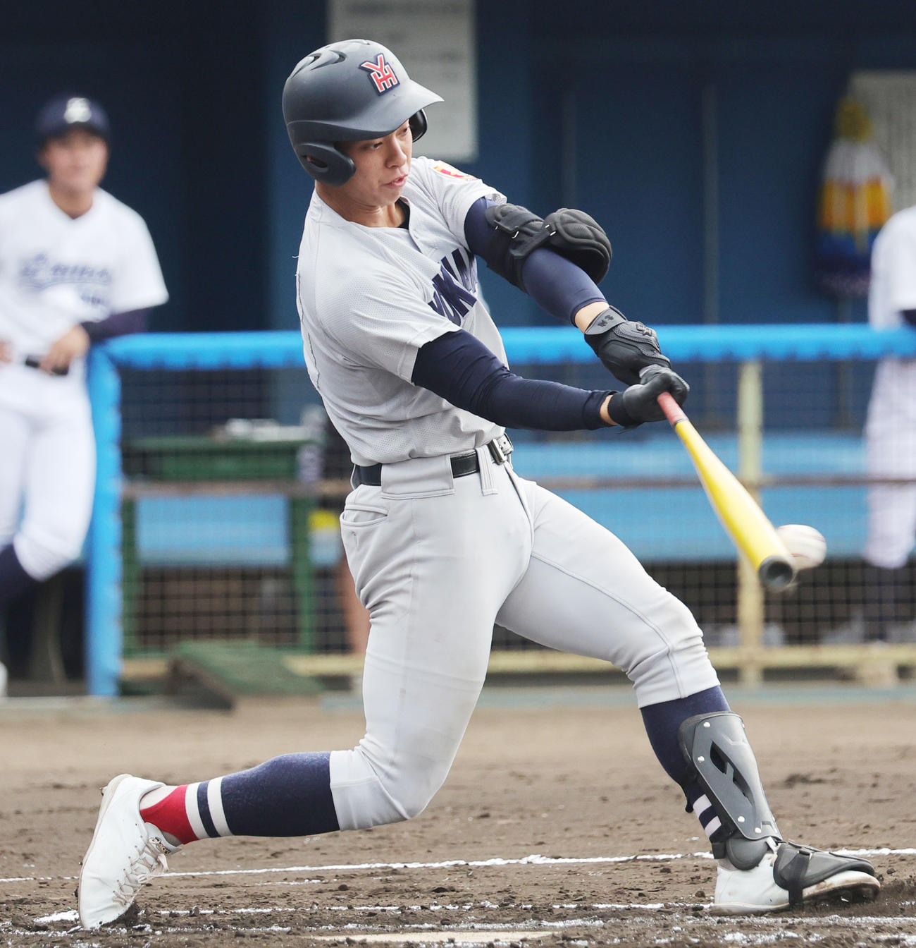 座間総合対横浜　1回裏横浜1死二塁、左適時打を放つ椎木（撮影・野上伸悟）