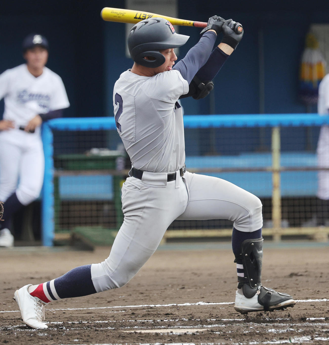 座間総合対横浜　1回裏横浜1死二塁、左適時打を放つ椎木（撮影・野上伸悟）