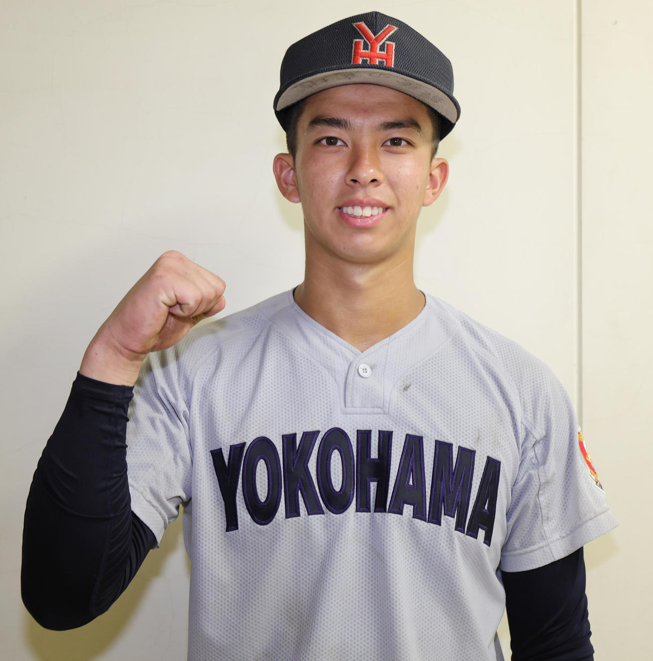 座間総合対横浜　初戦に勝利し笑顔の横浜・椎木（撮影・野上伸悟）