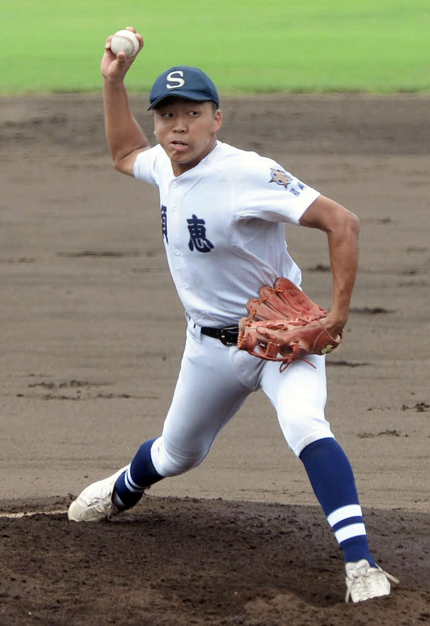 須恵対飯塚　先発した須恵・田中（撮影・佐藤究）