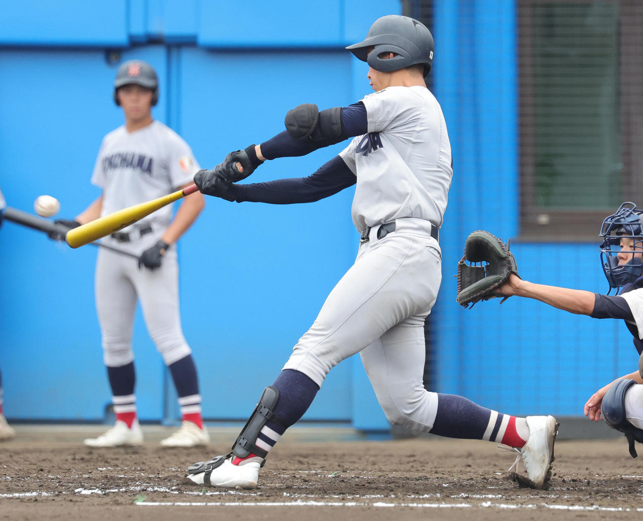 座間総合対横浜　3回裏横浜無死一塁、左二塁打を放つ椎木（撮影・野上伸悟）