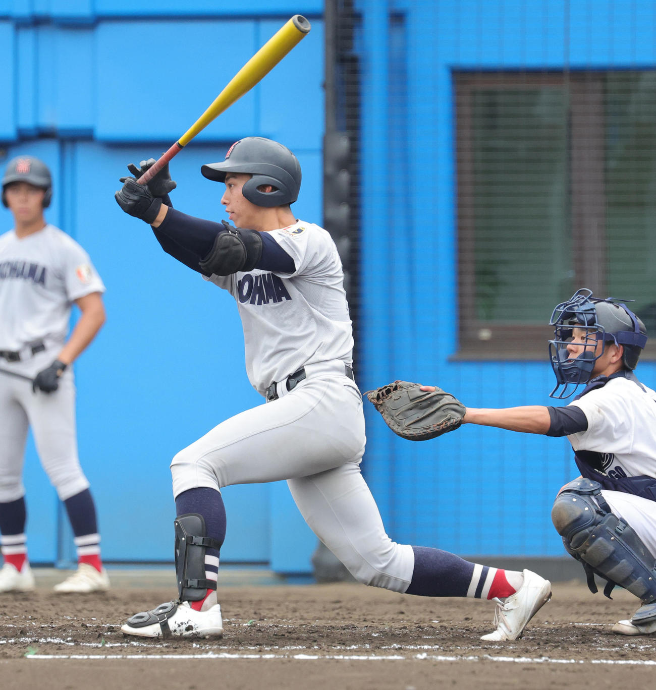 座間総合対横浜　3回裏横浜無死一塁、左二塁打を放つ椎木（撮影・野上伸悟）