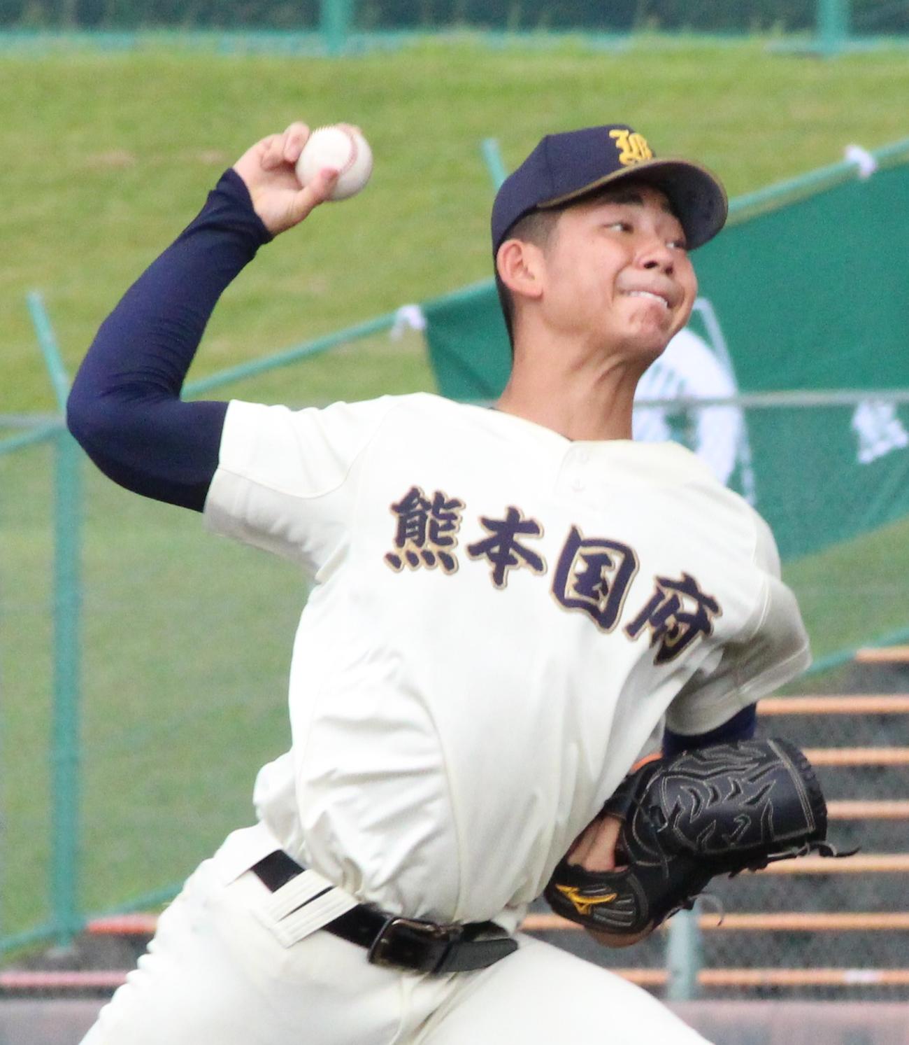 芦北対熊本国府　8回1／3を1安打無失点と力投した熊本国府・坂井理人投手（撮影・菊川光一）＝2024年7月10日、リブワーク藤崎台球場