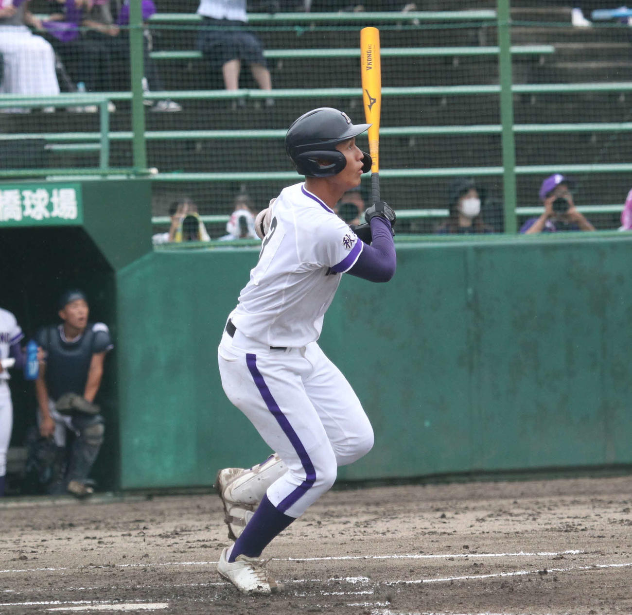 1回表、金足農の4番、加藤汰空が先制タイムリーを放つ