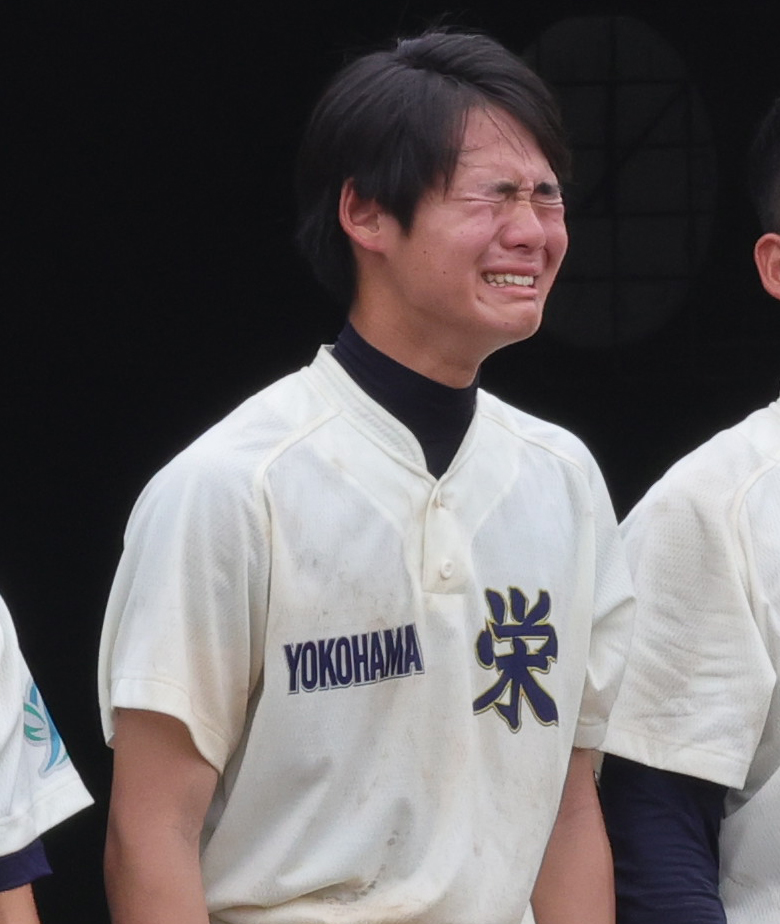 横浜栄対桐光学園　好投も実らず惜敗し泣きじゃくる横浜・本多（撮影・野上伸悟）