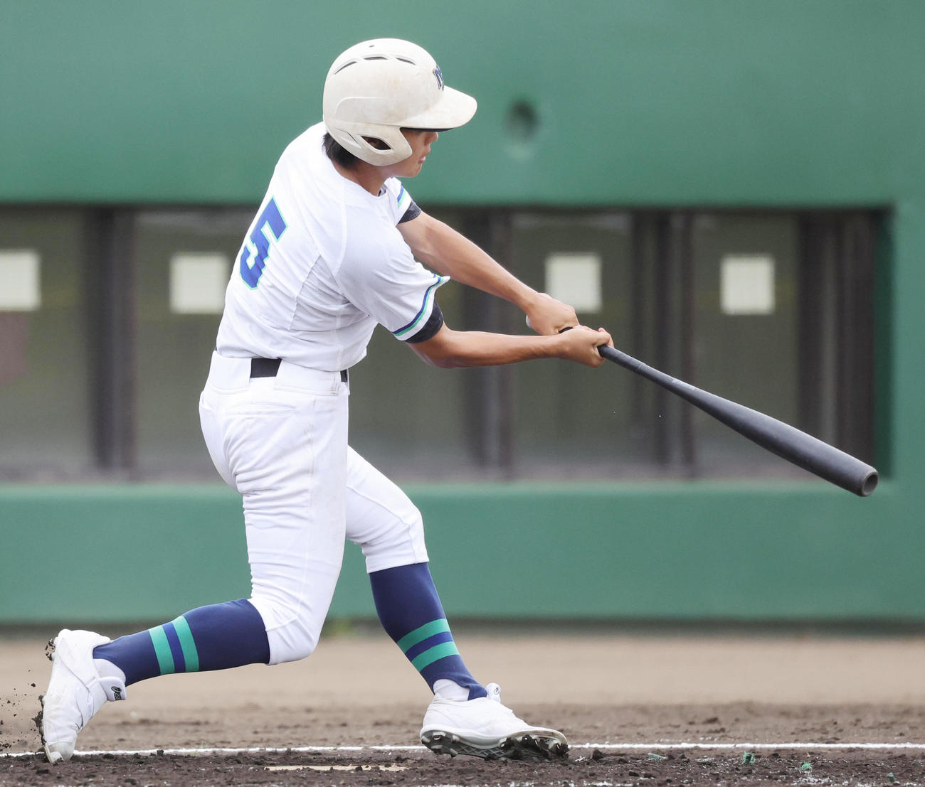 田奈・釜利谷・永谷・横浜明朋・三浦初声・海洋科学・平塚農商連合対光明相模原　2回表連合2死一、三塁、左2点適時二塁打を放つ平塚農商・守屋（撮影・野上伸悟）