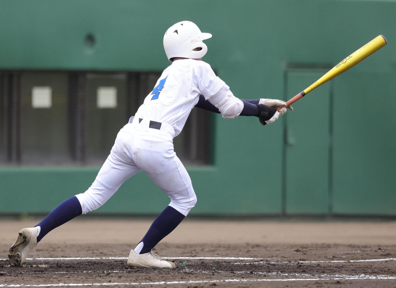 田奈・釜利谷・永谷・横浜明朋・三浦初声・海洋科学・平塚農商連合対光明相模原　2回表連合2死二、三塁、右前適時打を放つ永谷・本戸（撮影・野上伸悟）