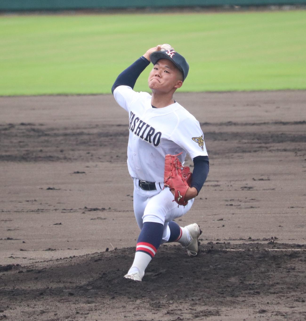 社対網干　2番手で登板する社・上川（撮影・林亮佑）