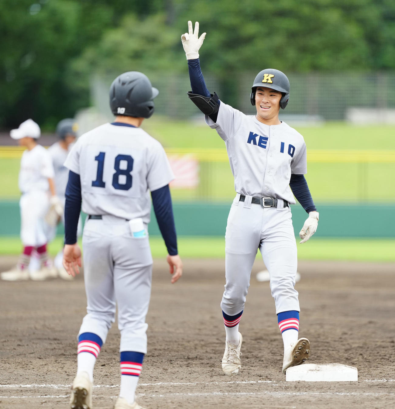 慶応対横須賀学院　3回表慶応2死満塁、2点適時打を放った加賀城（撮影・江口和貴）