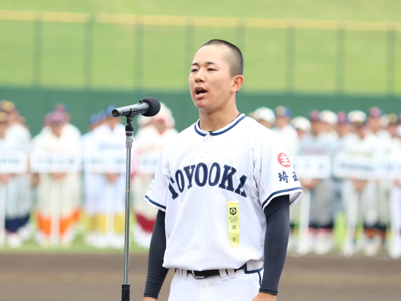 高校野球埼玉大会開会式　選手宣誓をする豊岡・片岡主将（撮影・野見山拓樹）
