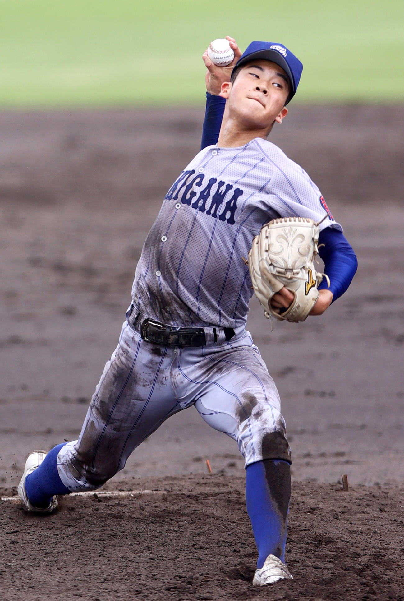 神戸国際大付対滝川　4回表、力投する滝川・新井（撮影・上山淳一）