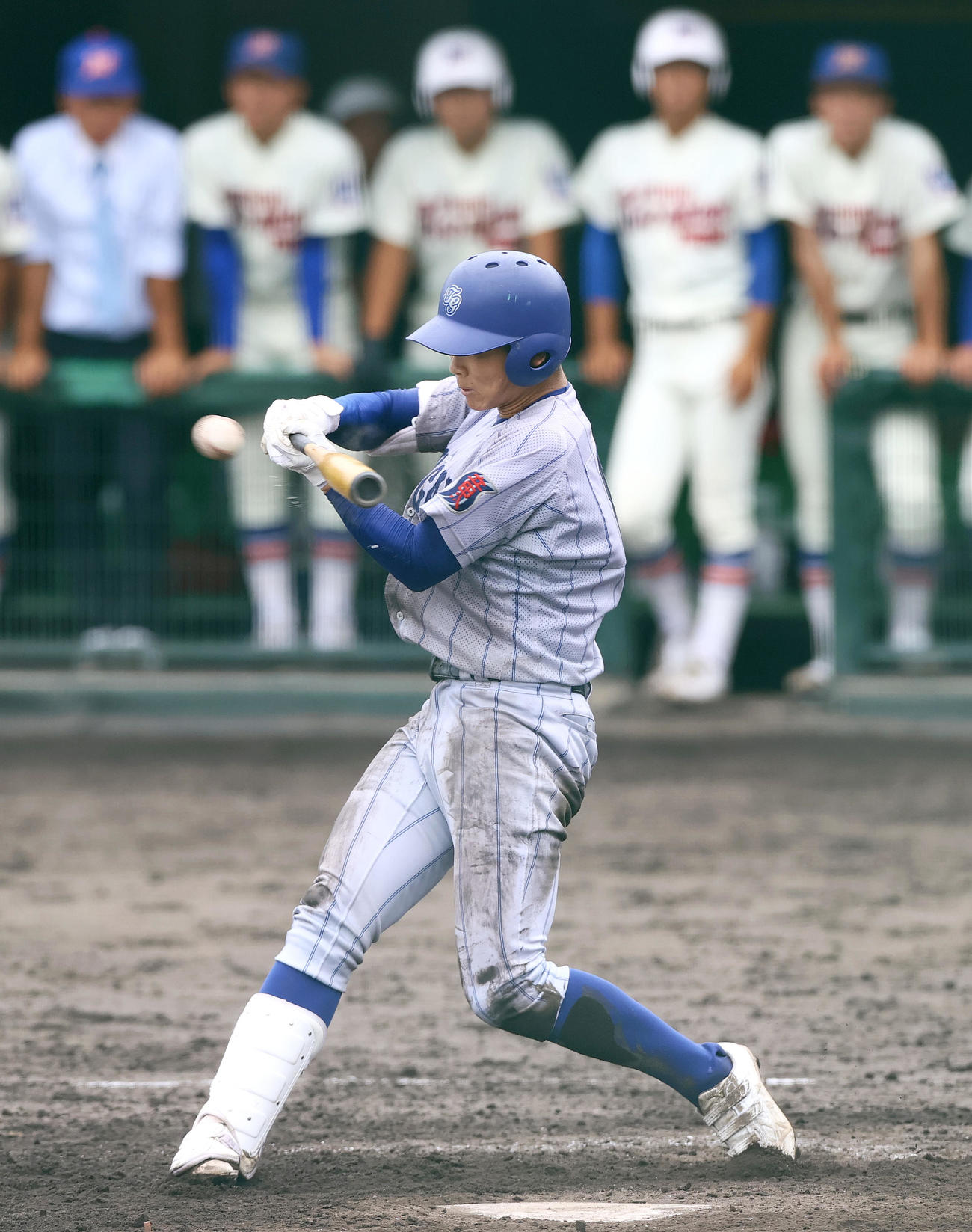 神戸国際大付対滝川　5回裏滝川1死、新井は中前打を放つ（撮影・上山淳一）