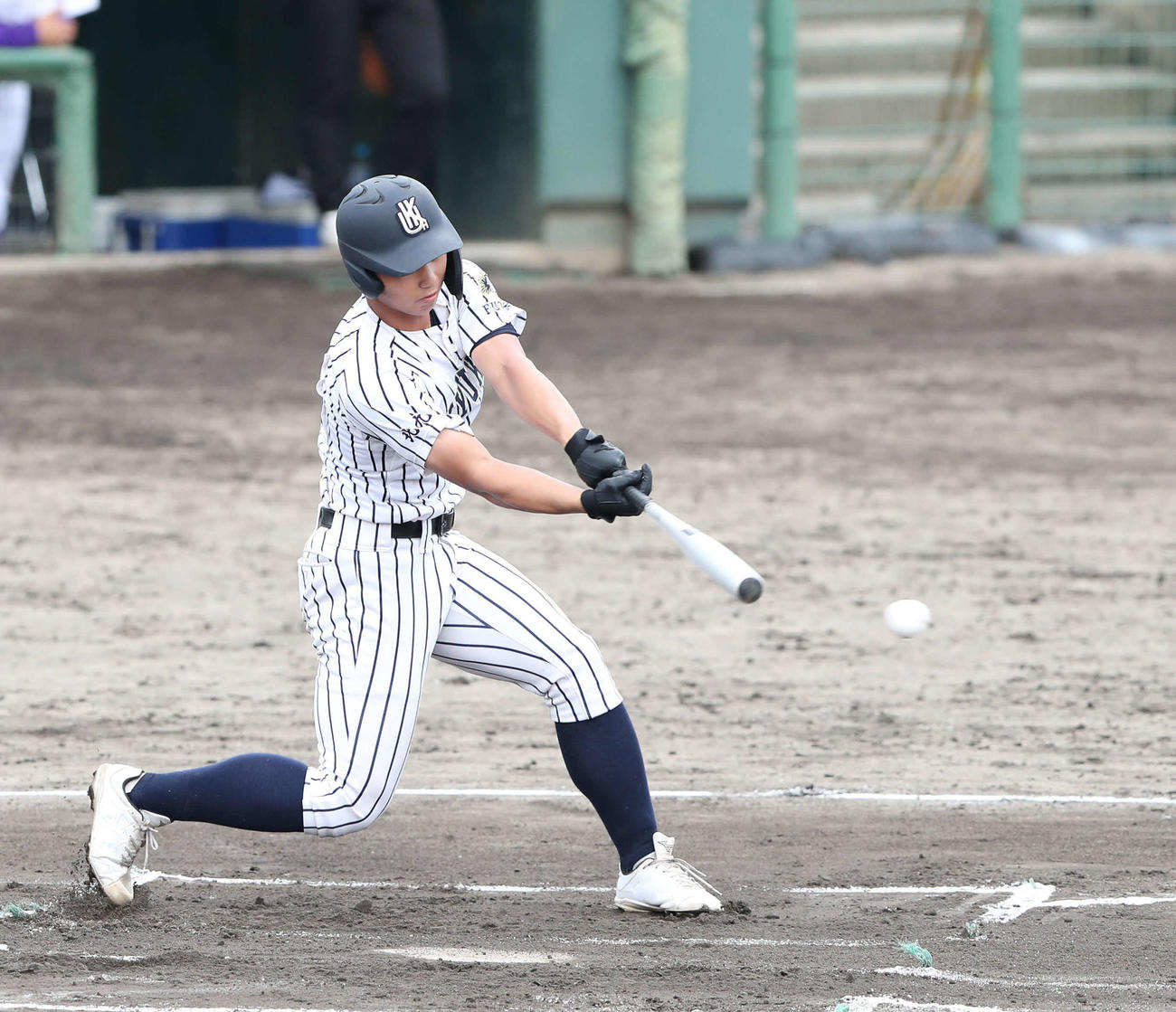 九州国際大付対東福岡　1回表九州国際大付1死二塁、牟礼は先制の左前適時打を放つ（撮影・梅根麻紀）