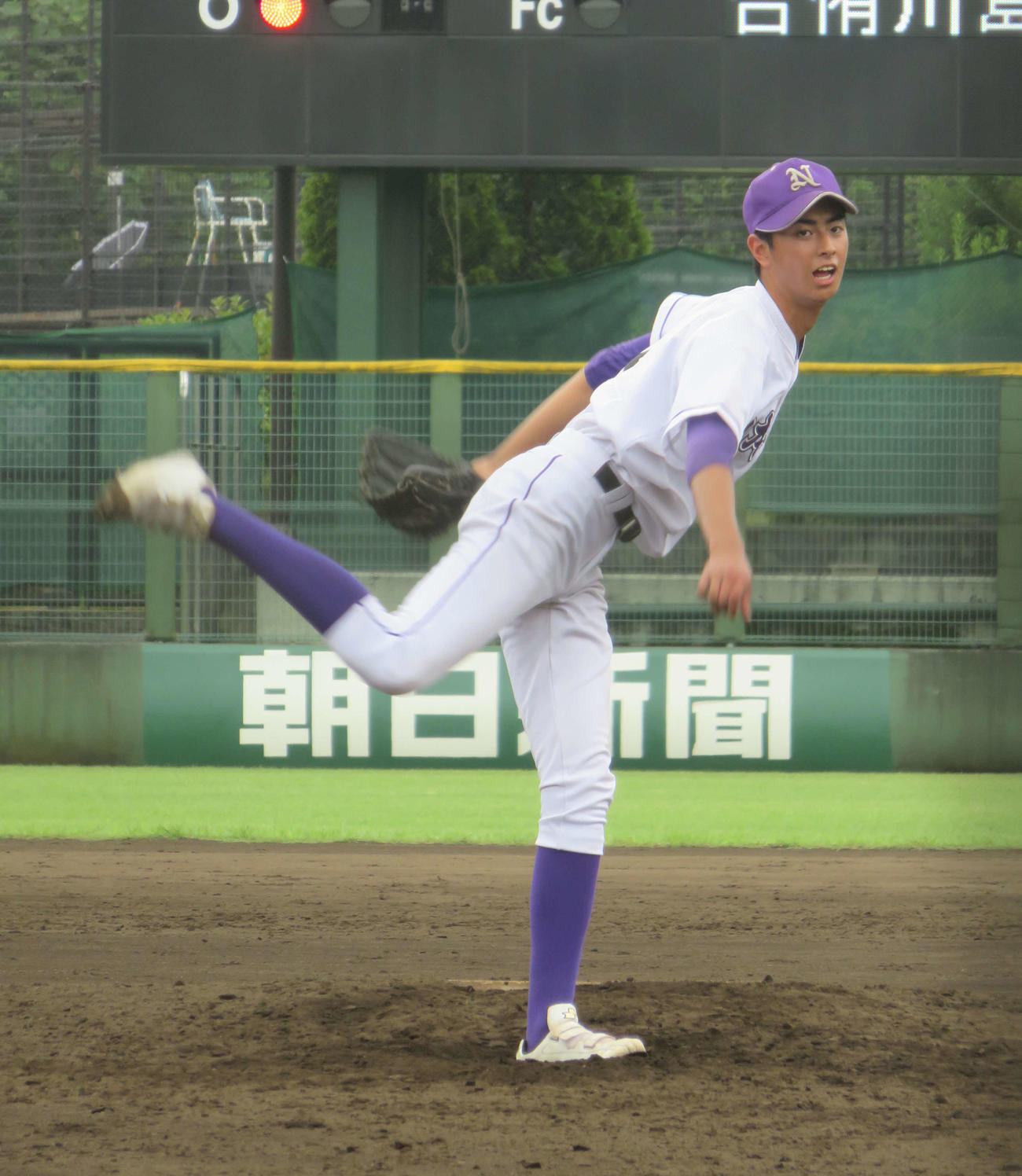 リリーフで1回を3者連続三振に抑えた日本学園・古川遼投手（3年）