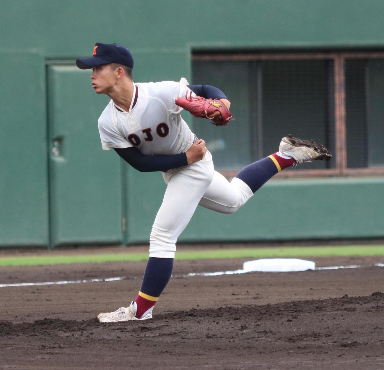 向上対上溝南　力投する向上先発の大森（撮影・深田雄智）