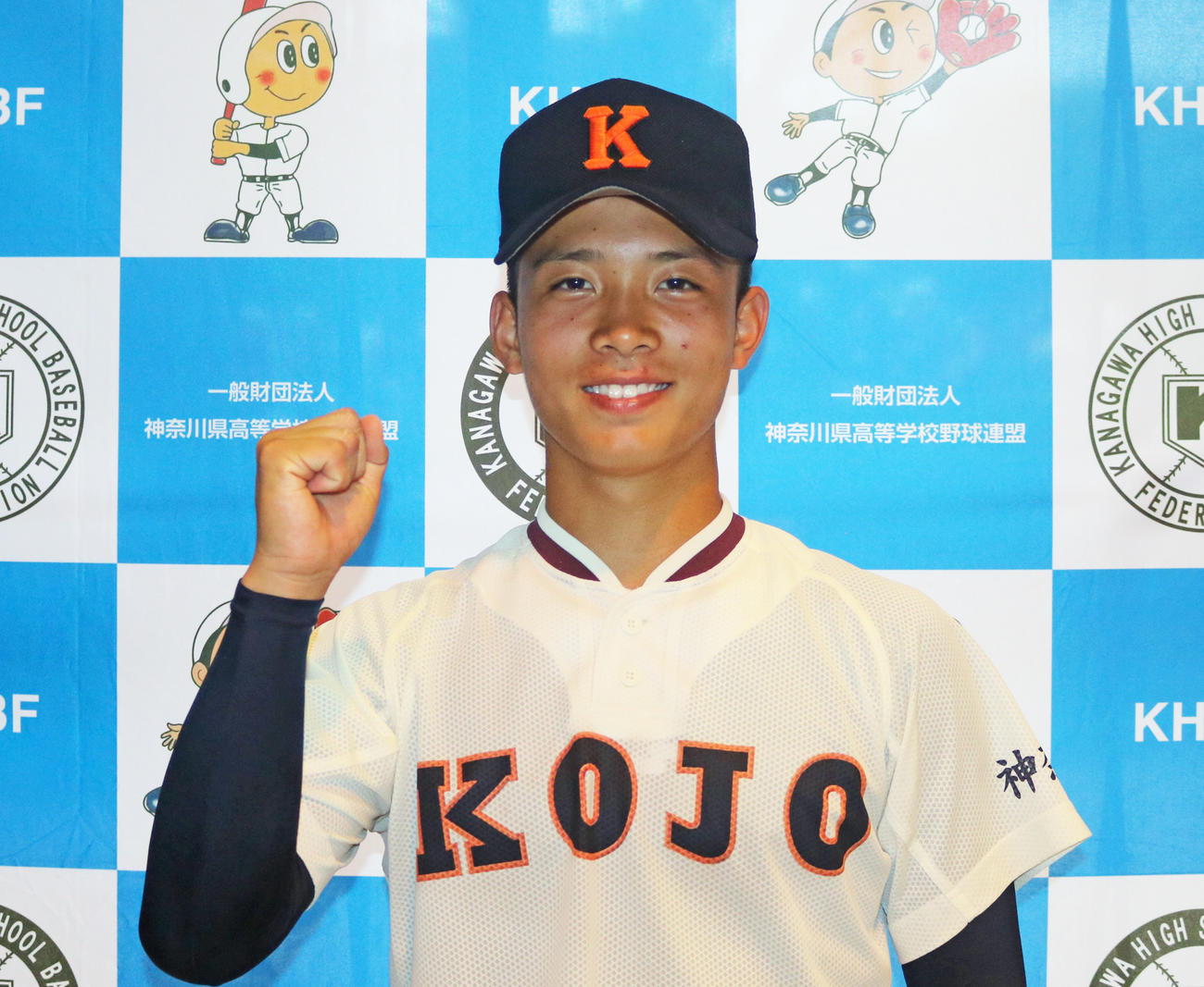 向上対上溝南　勝利し、笑顔でガッツポーズの向上・大森（撮影・深田雄智）