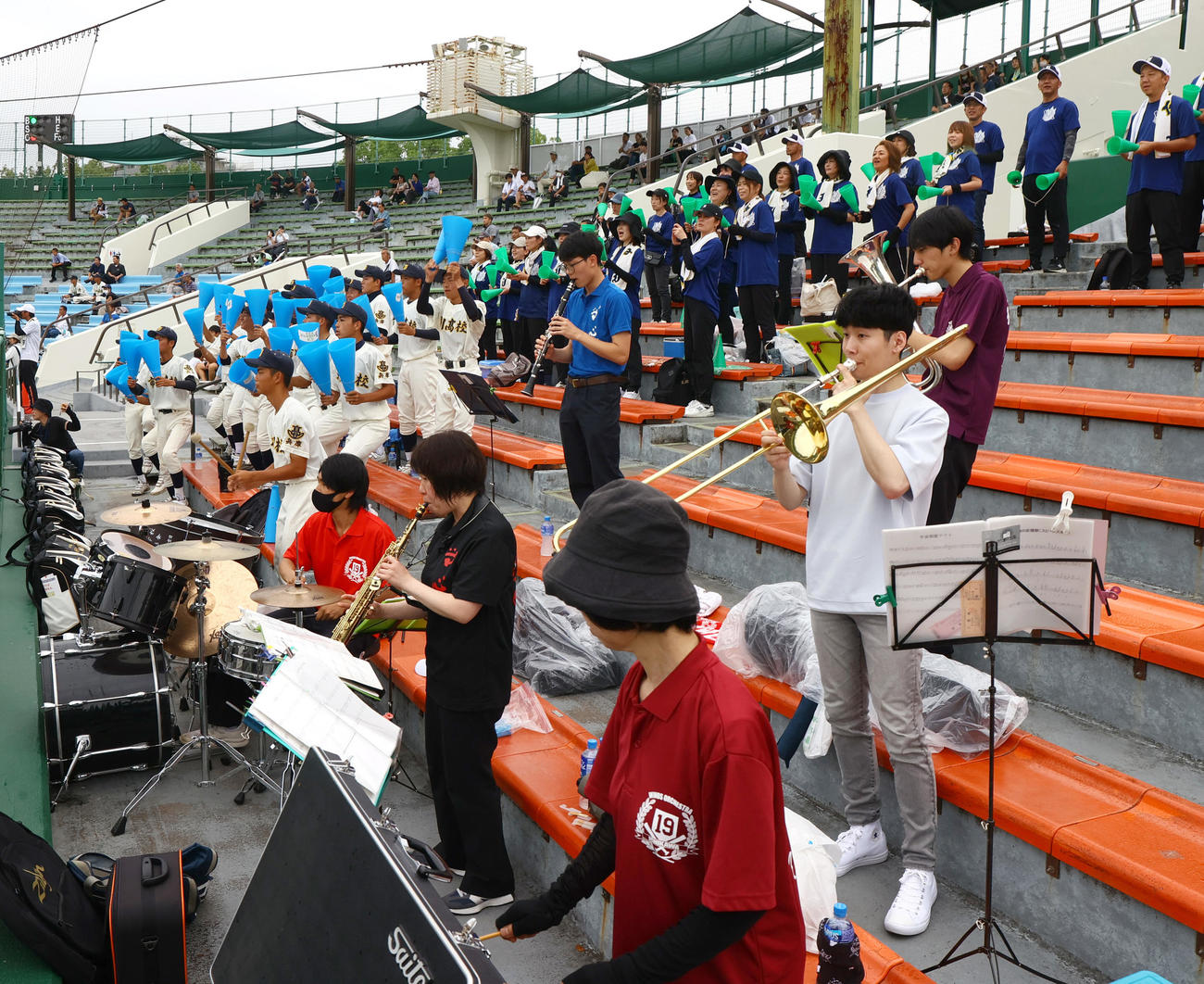兵庫大会2回戦　市川対星陵　市川の応援団（撮影・上山淳一）
