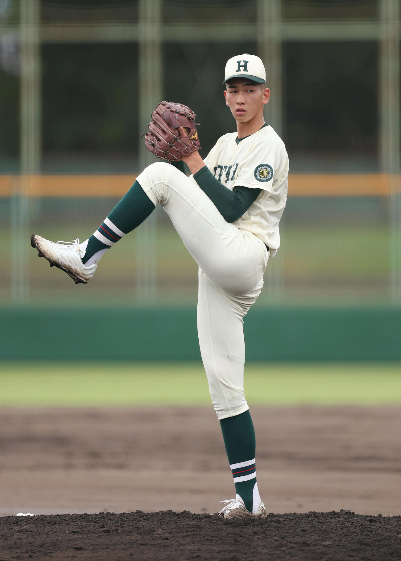 報徳学園対舞子　力投する報徳学園先発の今朝丸（撮影・前田充）