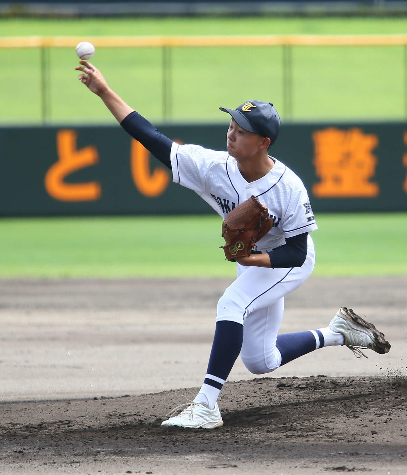 十日町対長岡工　7回を2安打無失点投球した丸山大投手は、昨秋と今春の初戦負けから初の公式戦勝利