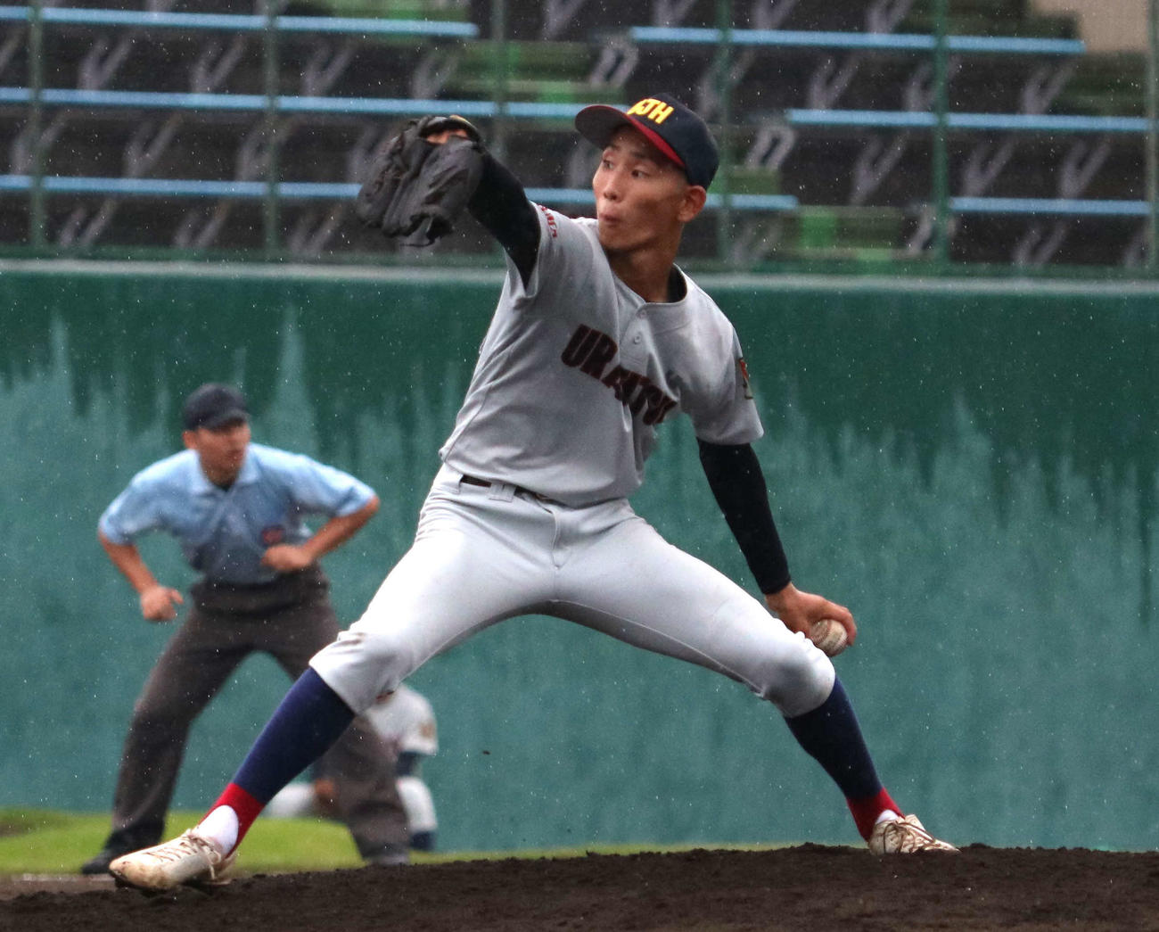 白岡対浦和実　先発し力投する浦和実・石戸