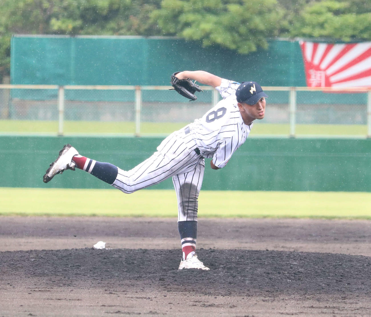我孫子二階堂対千葉敬愛　2番手として登板し、力投する我孫子二階堂・神谷（撮影・水谷京裕）