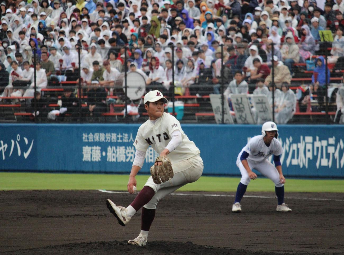 7回無安打投球を見せた水戸一・小川（撮影・金子真仁）