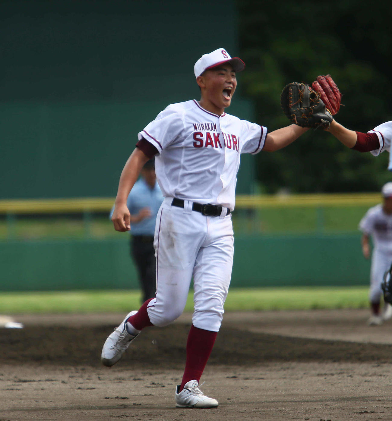 新潟西対村上桜ケ丘　ノーヒットノーランを達成し喜ぶ村上桜ケ丘・渡辺勇投手（撮影・涌井幹雄）