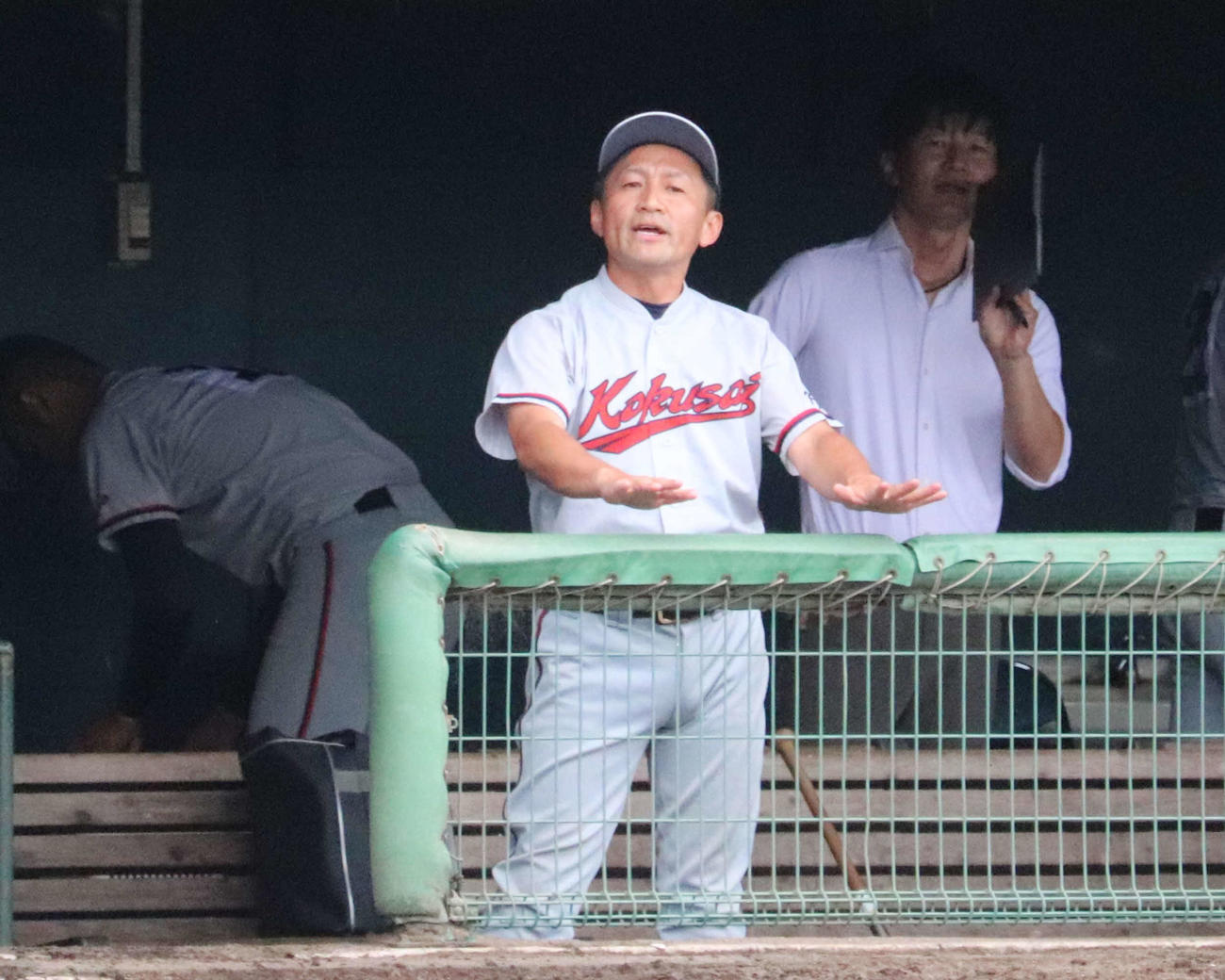 京都国際対京都成章　京都国際の小牧憲継監督