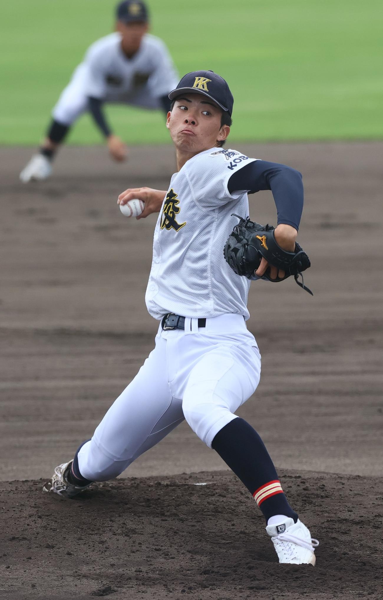 神戸弘陵対飾磨工　先発の神戸弘陵・村上（撮影・上山淳一）