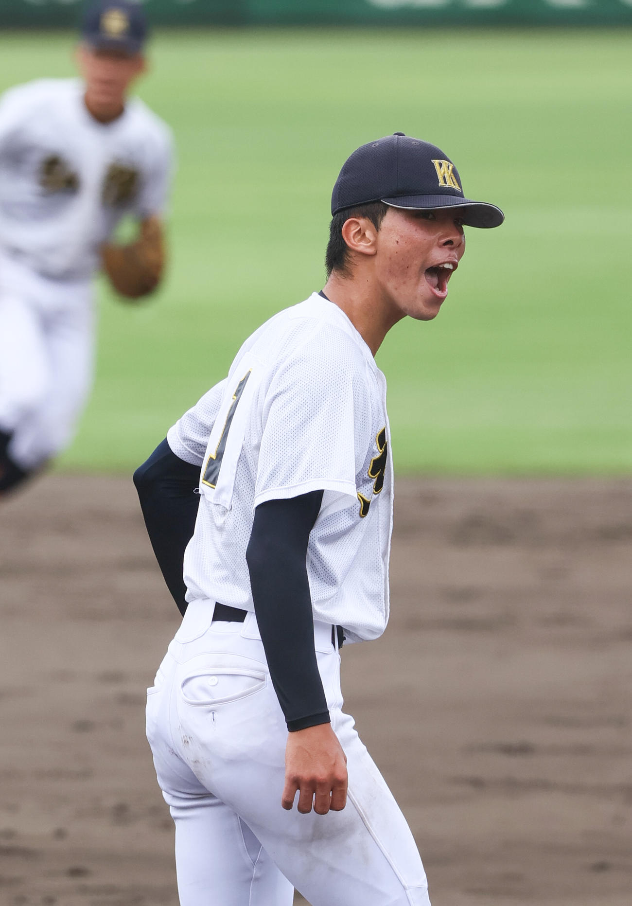 神戸弘陵対飾磨工　7回裏飾磨工2死、村上は福本を三振に仕留めさけぶ（撮影・上山淳一）