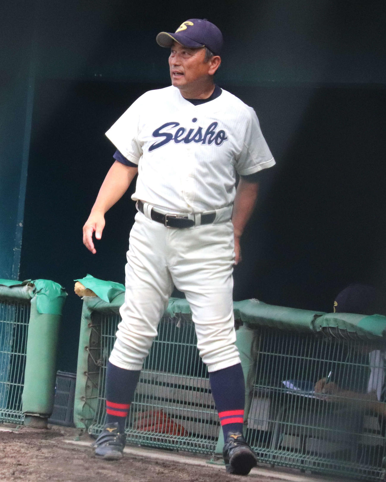 京都国際対京都成章　指揮をとった、京都成章の松井常夫監督（撮影・中島麗）
