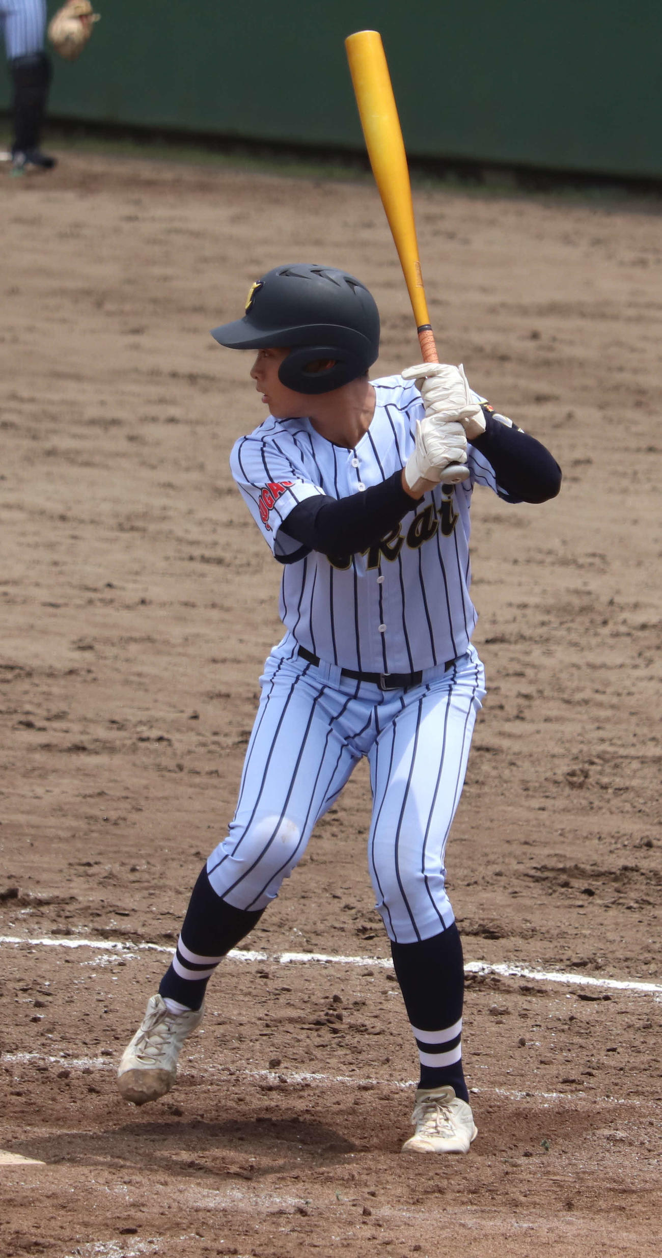 多摩大聖ケ丘対東海大菅生　代打で四球を選んだ東海大菅生・勝俣（撮影・佐瀬百合子）