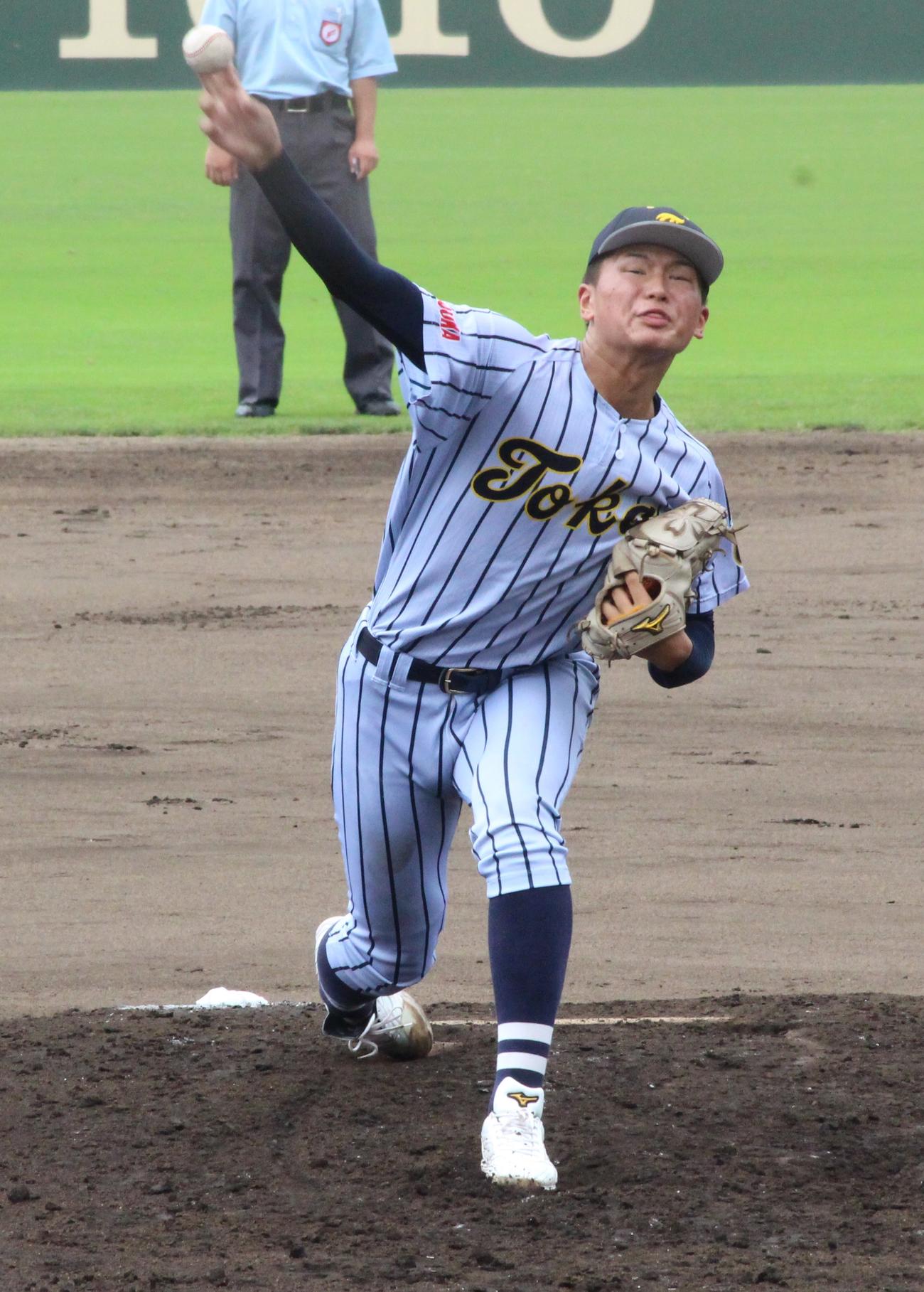 沖学園対東海大福岡　今夏初先発の3失点完投で勝利に導いた東海大福岡エース佐藤翔斗投手（撮影・菊川光一）