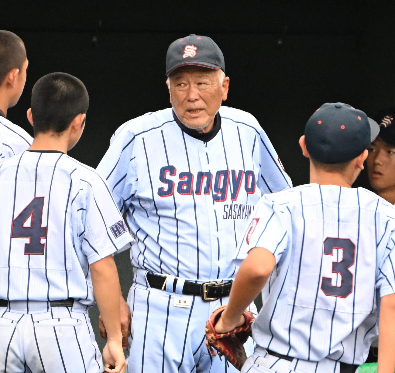姫路東対西脇工　選手に声をかける篠山産・長沢宏行監督（撮影・石井愛子）