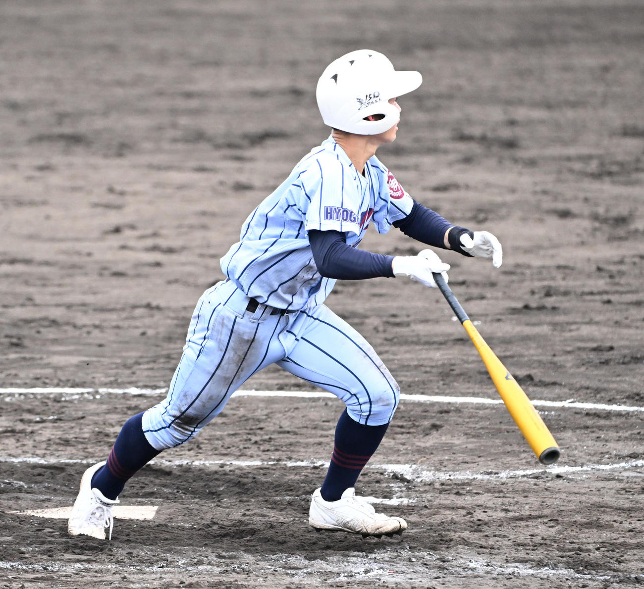 伊川谷対篠山産　3回裏篠山産1死一塁、篠山産・柳川瀬温人は左適時打を放つ（撮影・石井愛子）