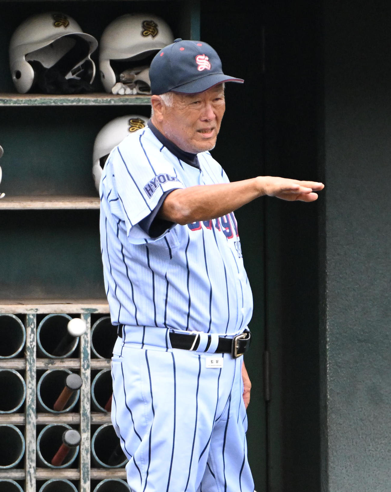 姫路東対西脇工　選手に指示を出す篠山産・長沢宏行監督（撮影・石井愛子）