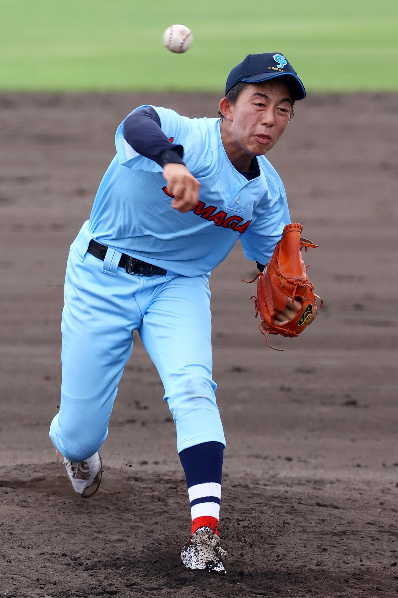 須磨学園対龍野　先発の須磨学園・大貝（撮影・上山淳一）