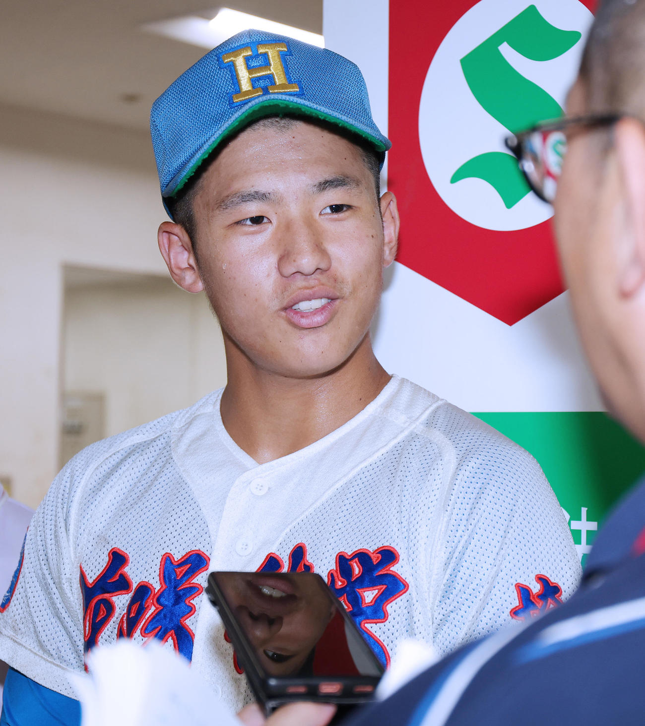 花咲徳栄対越谷東　取材対応する花咲徳栄・石塚（撮影・野上伸悟）