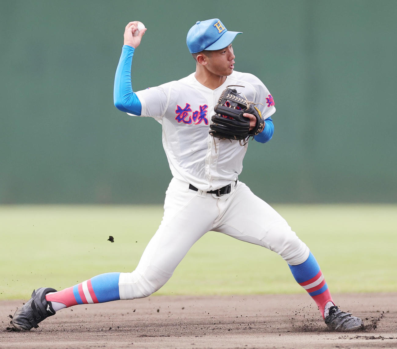 花咲徳栄対越谷東　1回裏越谷東2死、村田の遊ゴロを処理する石塚（撮影・野上伸悟）