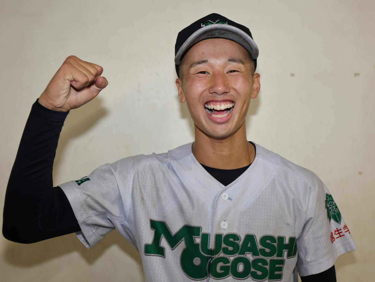 武蔵越生対熊谷商　ガッツポーズで勝利を喜ぶ武蔵越生・大野（撮影・野上伸悟）