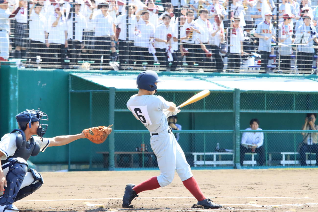 函館大有斗対札幌光星　1回裏札幌光星2死満塁、先制の2点適時打を放つ有賀（撮影・保坂果那）
