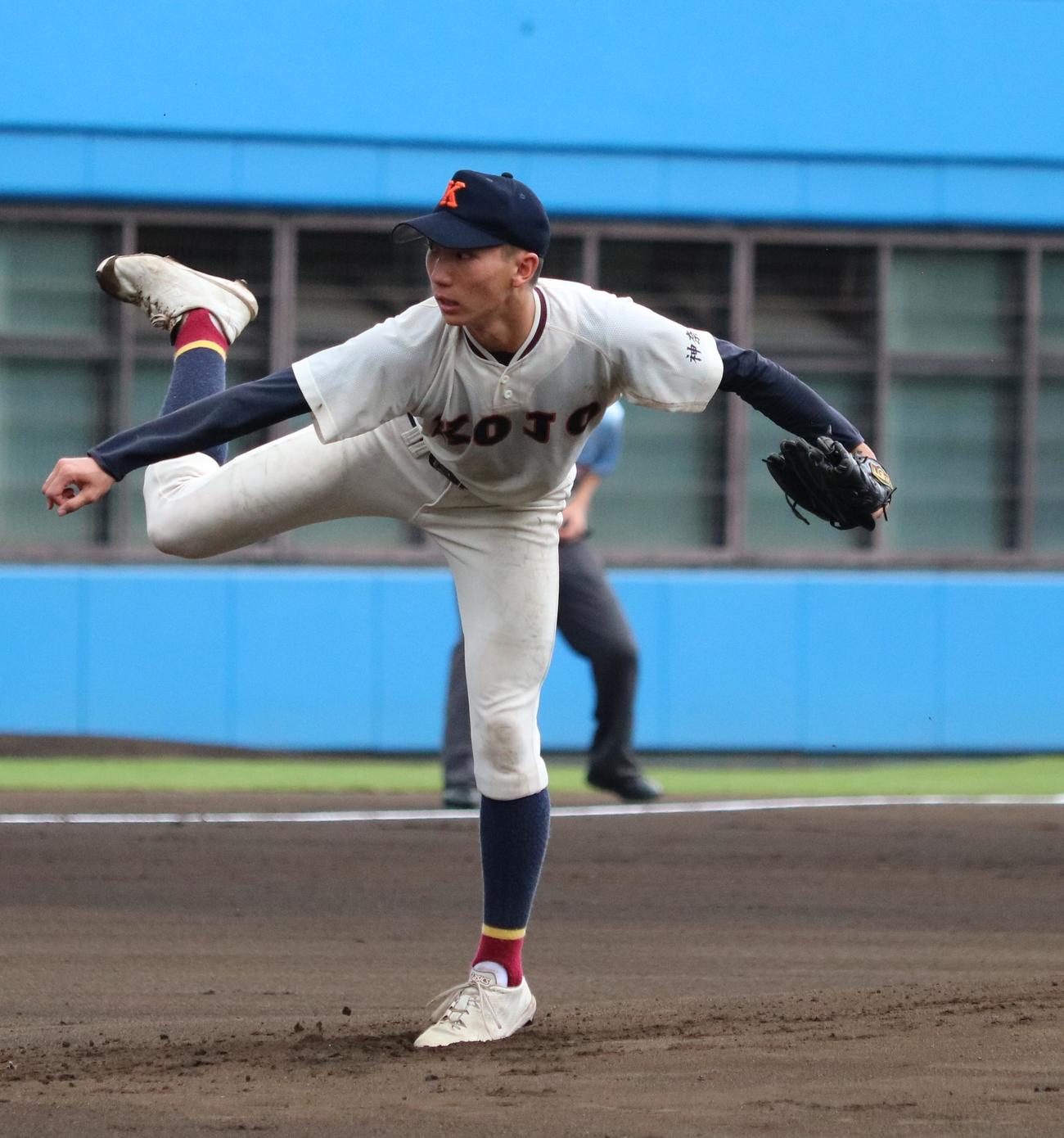 向上対菅　向上の先発を務めた桧原（撮影・深田雄智）