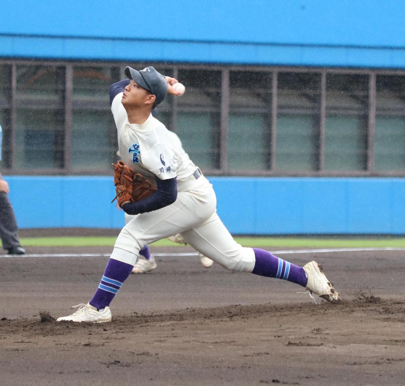 向上対菅　菅の先発を務めた岩瀬（撮影・深田雄智）