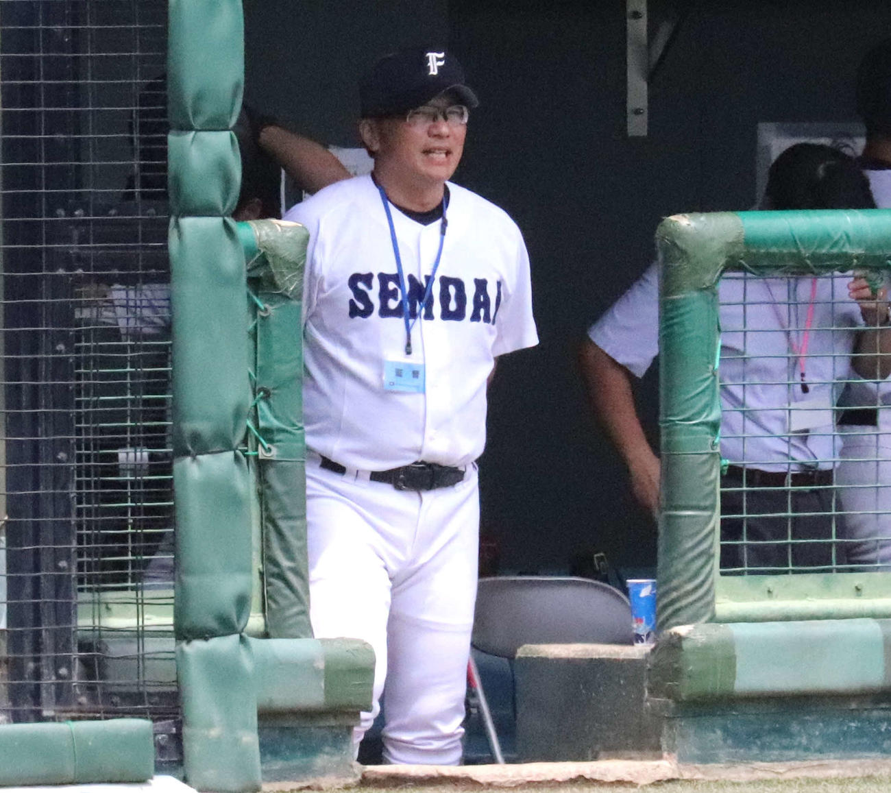 仙台一－利府　戦況を見つめる仙台一・千葉監督（撮影・黒須亮）