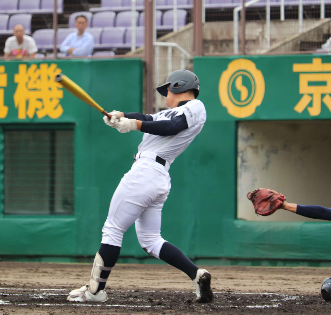 京産大付対龍谷大平安　初回1死一、二塁で先制打を放った、龍谷大平安の4番・村上宗太郎（そうたろう）内野手（3年）（撮影・中島麗）