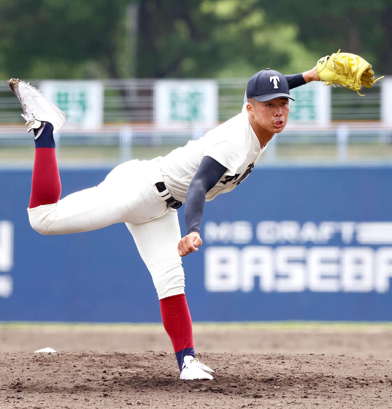 東対大阪桐蔭　力投を見せる大阪桐蔭先発の中野（撮影・上山淳一）