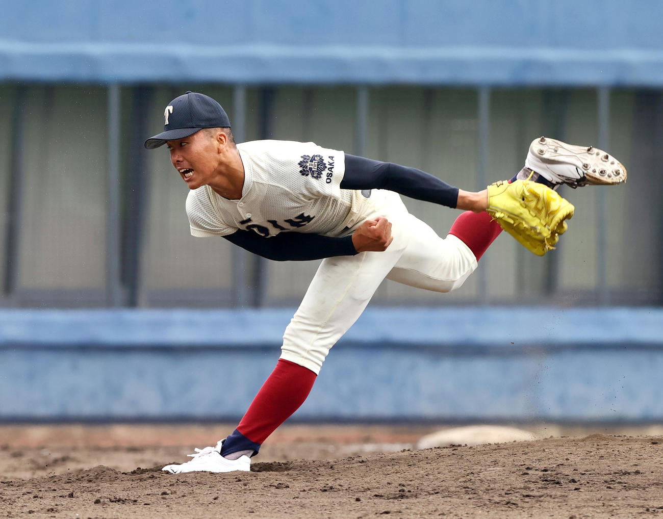 東対大阪桐蔭　力投を見せる大阪桐蔭先発の中野（撮影・上山淳一）