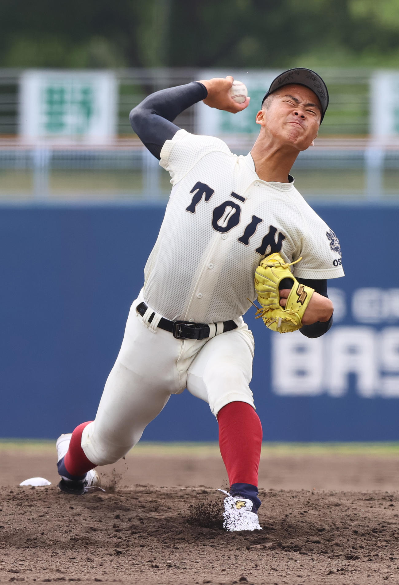 東対大阪桐蔭　力投を見せる大阪桐蔭先発の中野（撮影・上山淳一）