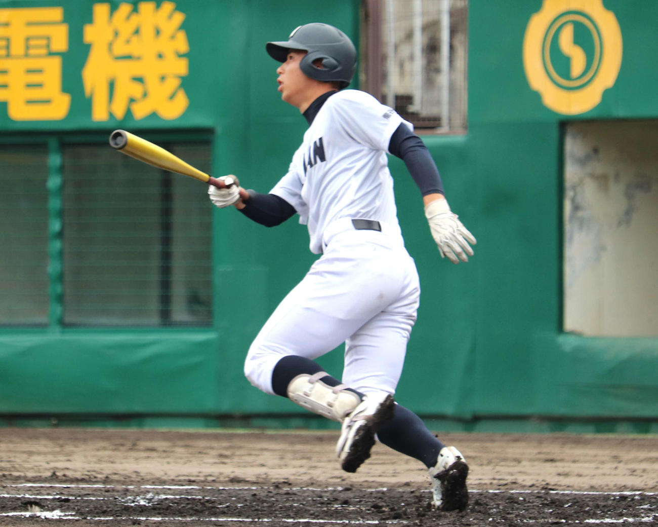 京産大付対龍谷大平安　1回龍谷大平安1死一、二塁で先制打を放った村上宗太郎（撮影・中島麗）