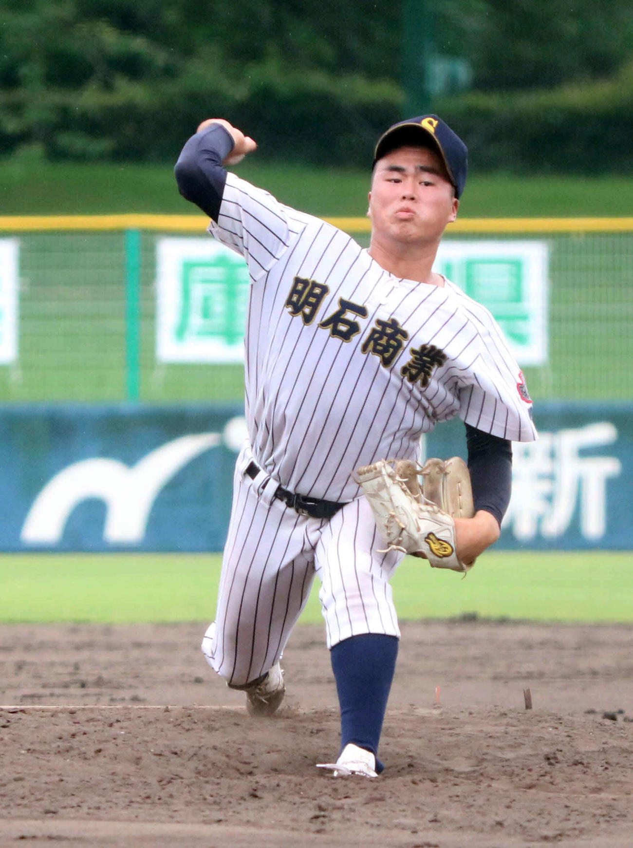 関西学院対明石商　明石商2番手の小斉（撮影・塚本光）
